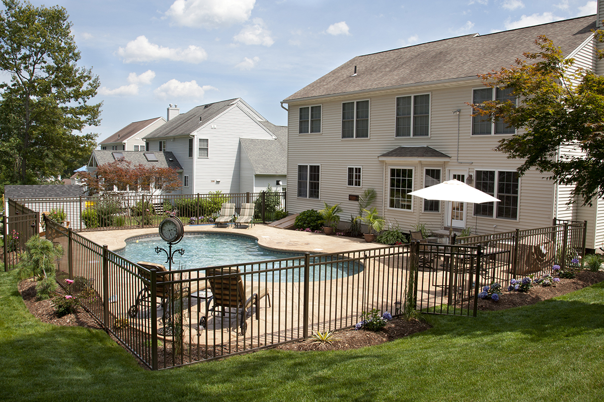 What is the Best Pool Fencing Material? - Hercules Fence